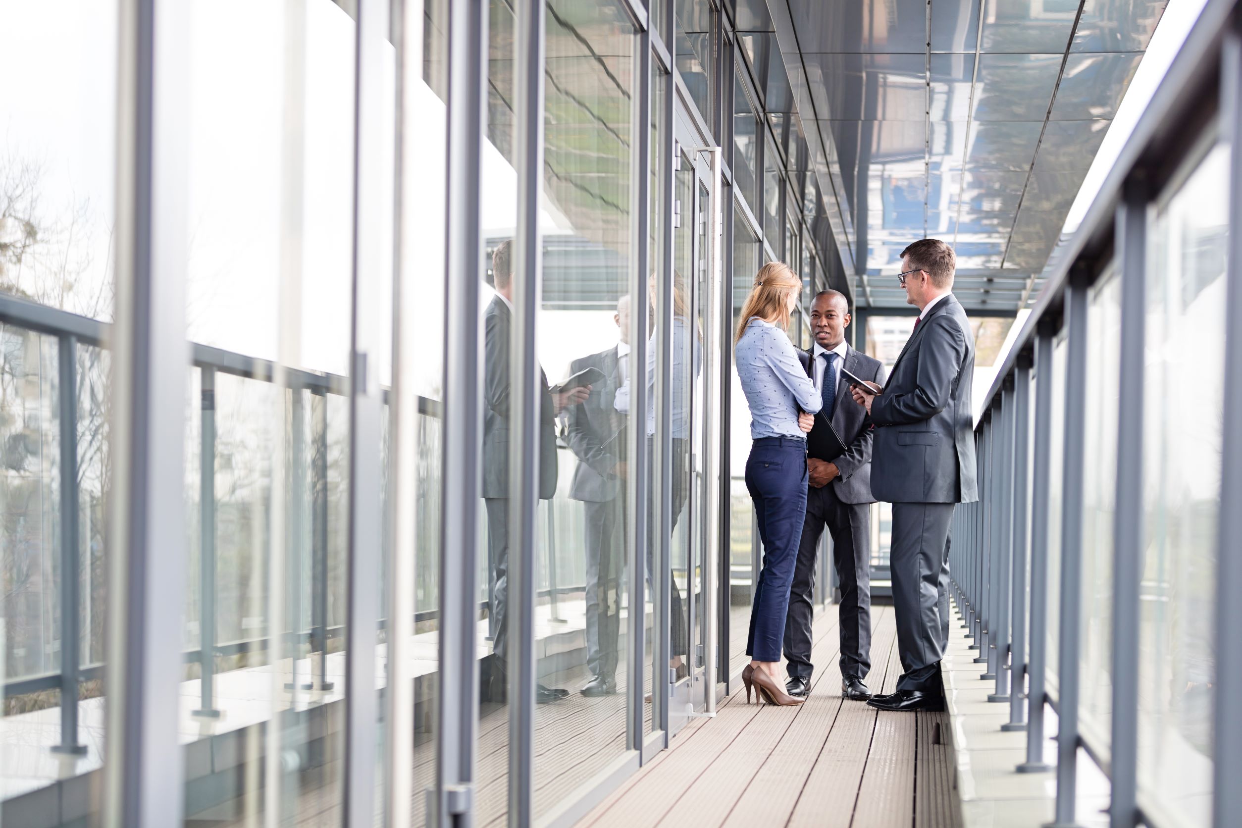 Businesspeople_Meeting_on_Balcony Business_People_Meeting_on_Balcony