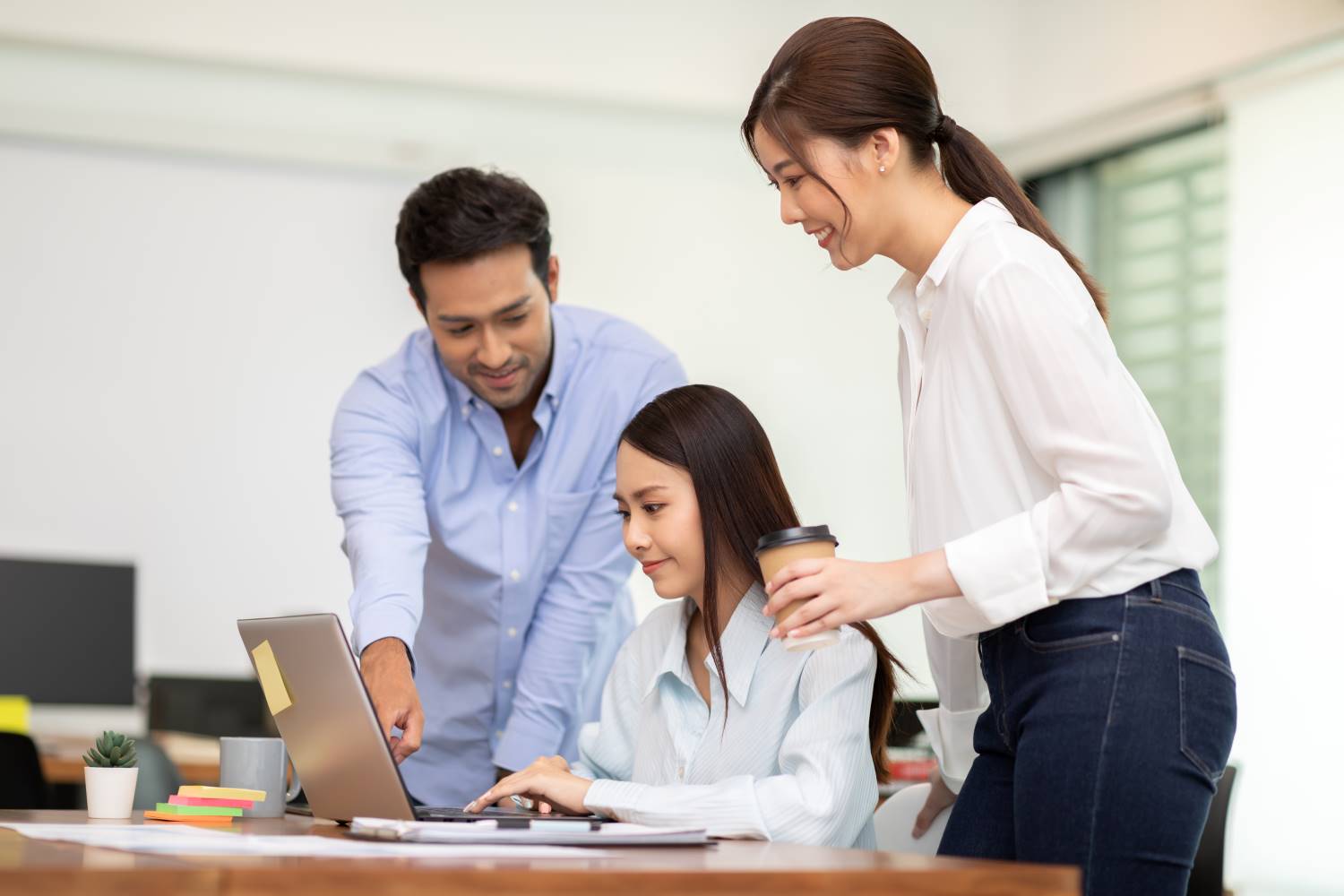 Asian_Businesspeople_Conversing_Over_Laptop