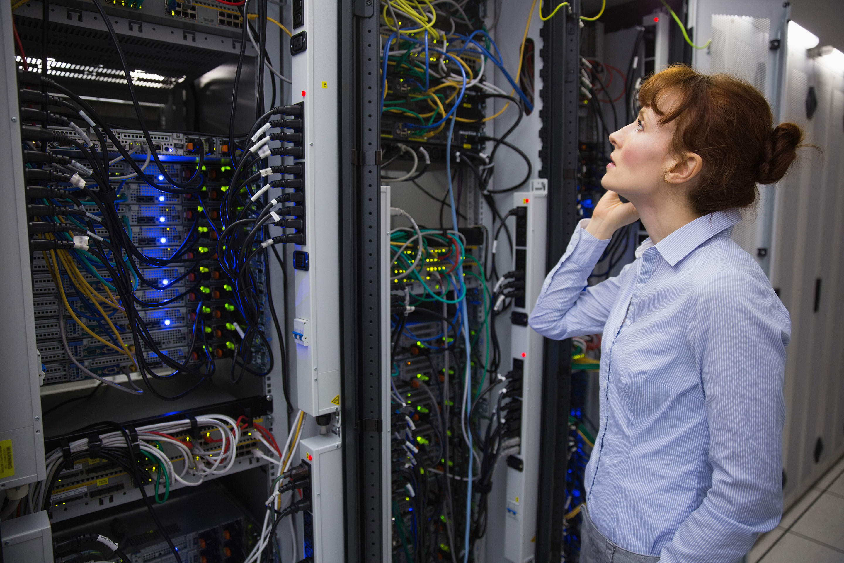 Woman_Analysing_Server_in_Data_Center