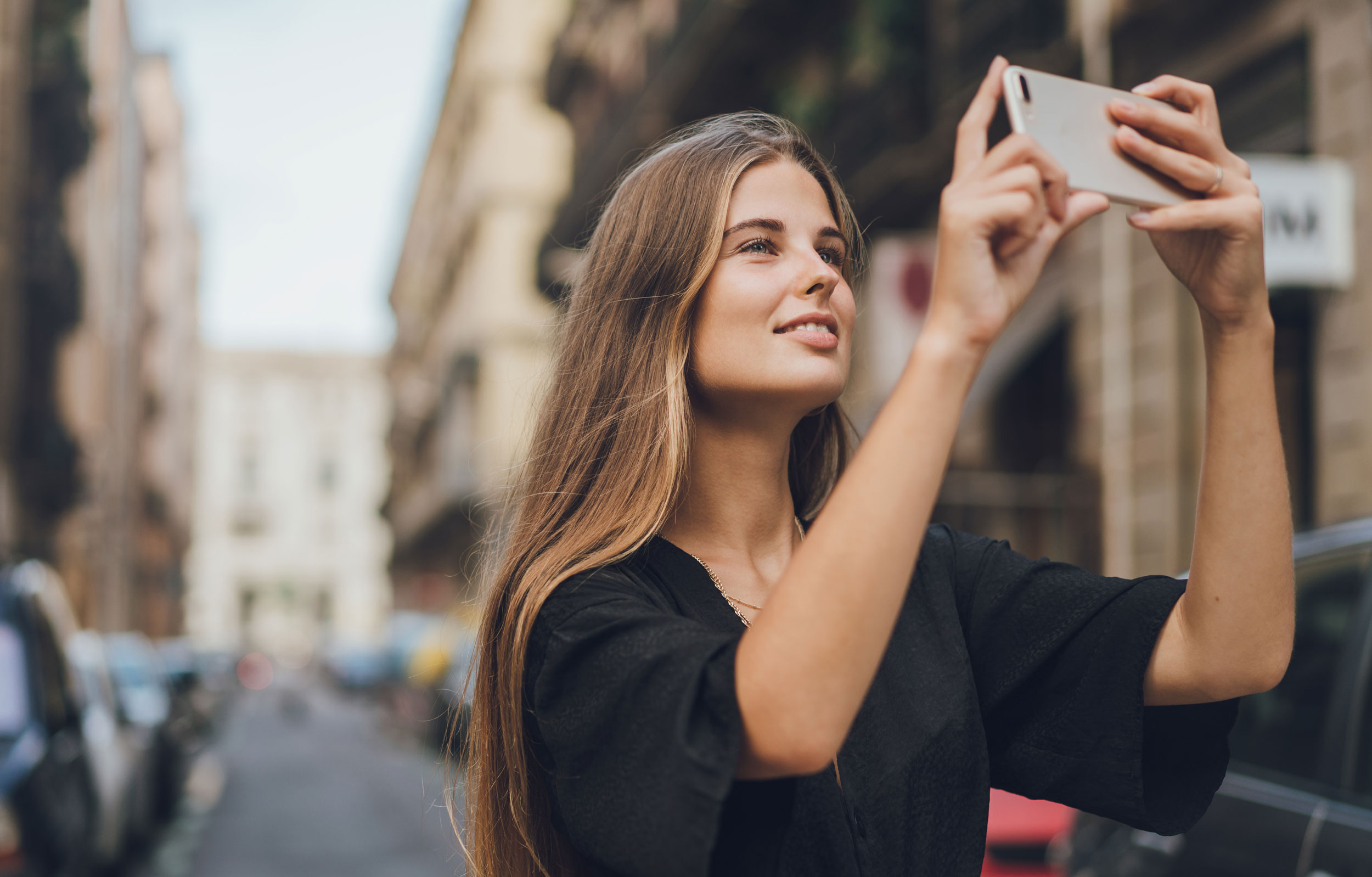 Woman_Taking_Selfie