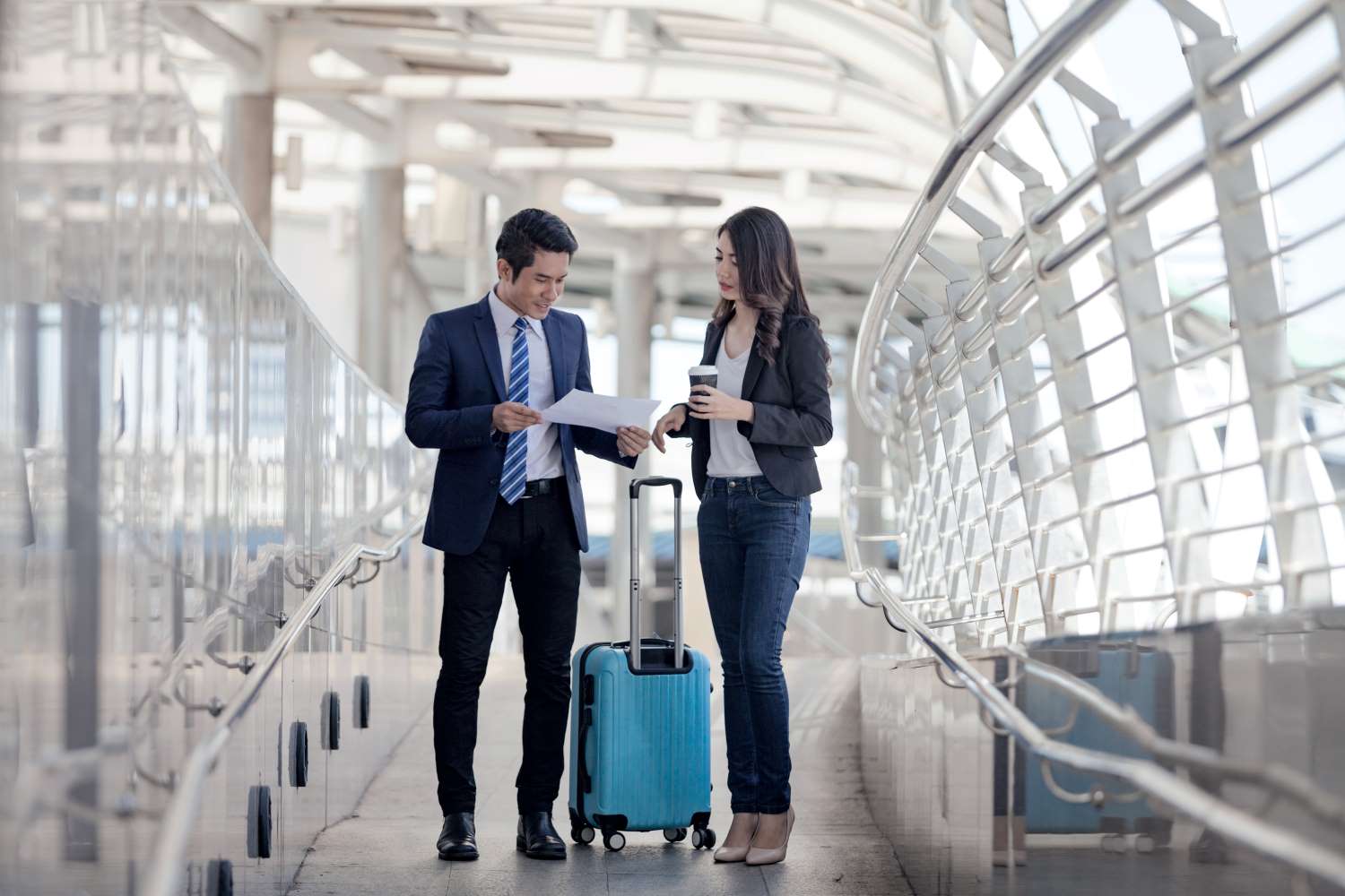 Asian_Businesspeople_Preparing_to_Travel Asian_Businesspeople_Preparing_to_Travel