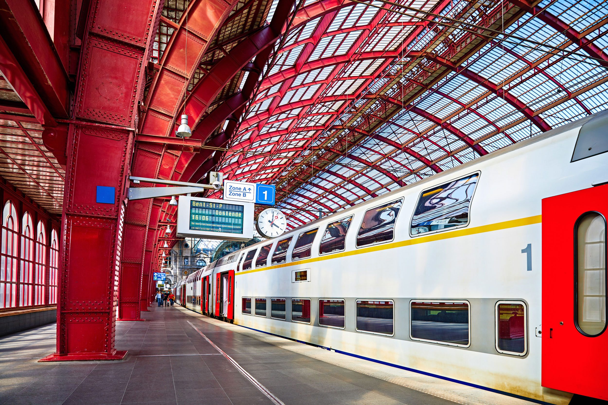 Modern_Double_Decker_High_Speed_Train_1