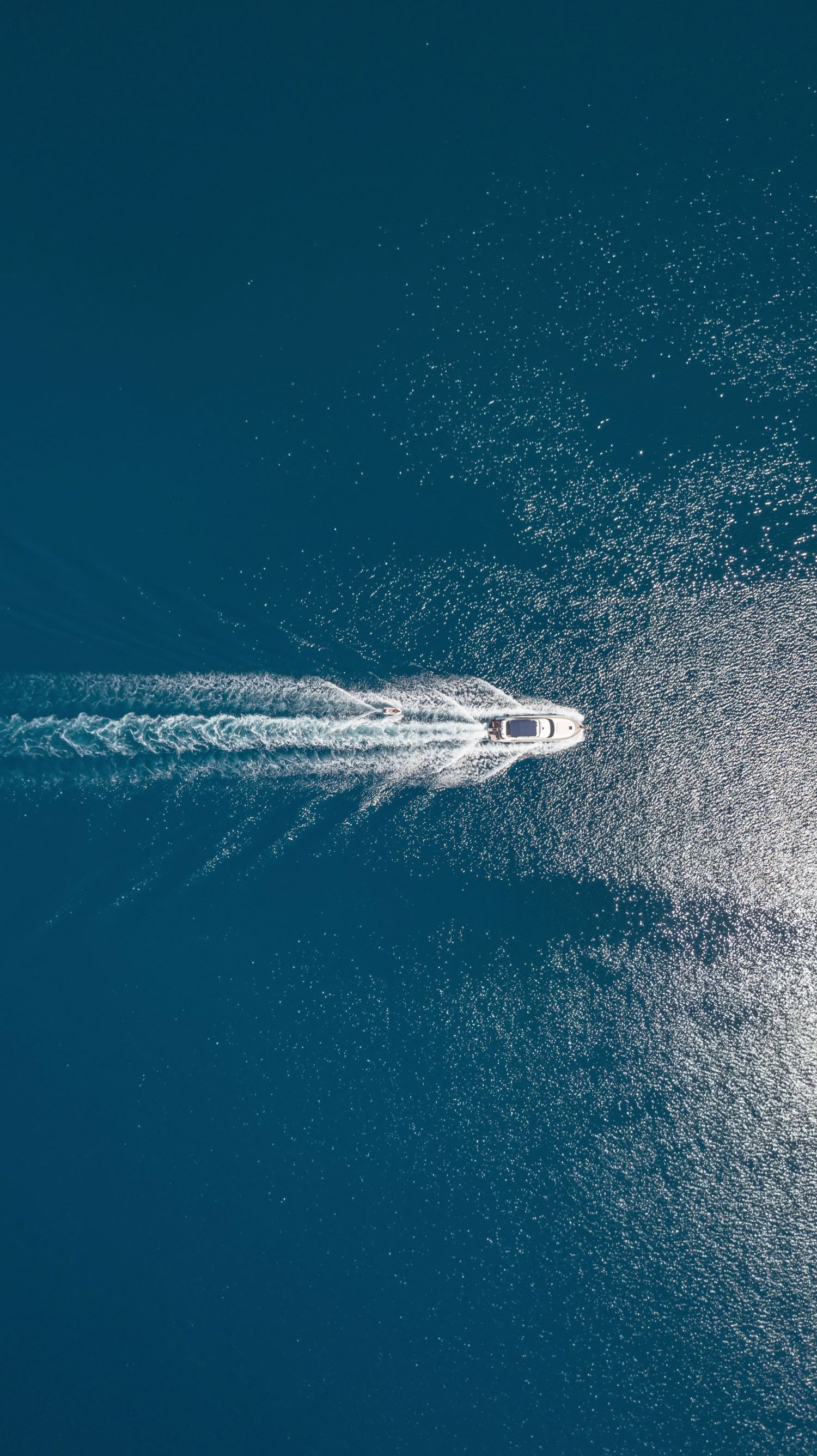 Boat_on_Water_Aerial_Horiz