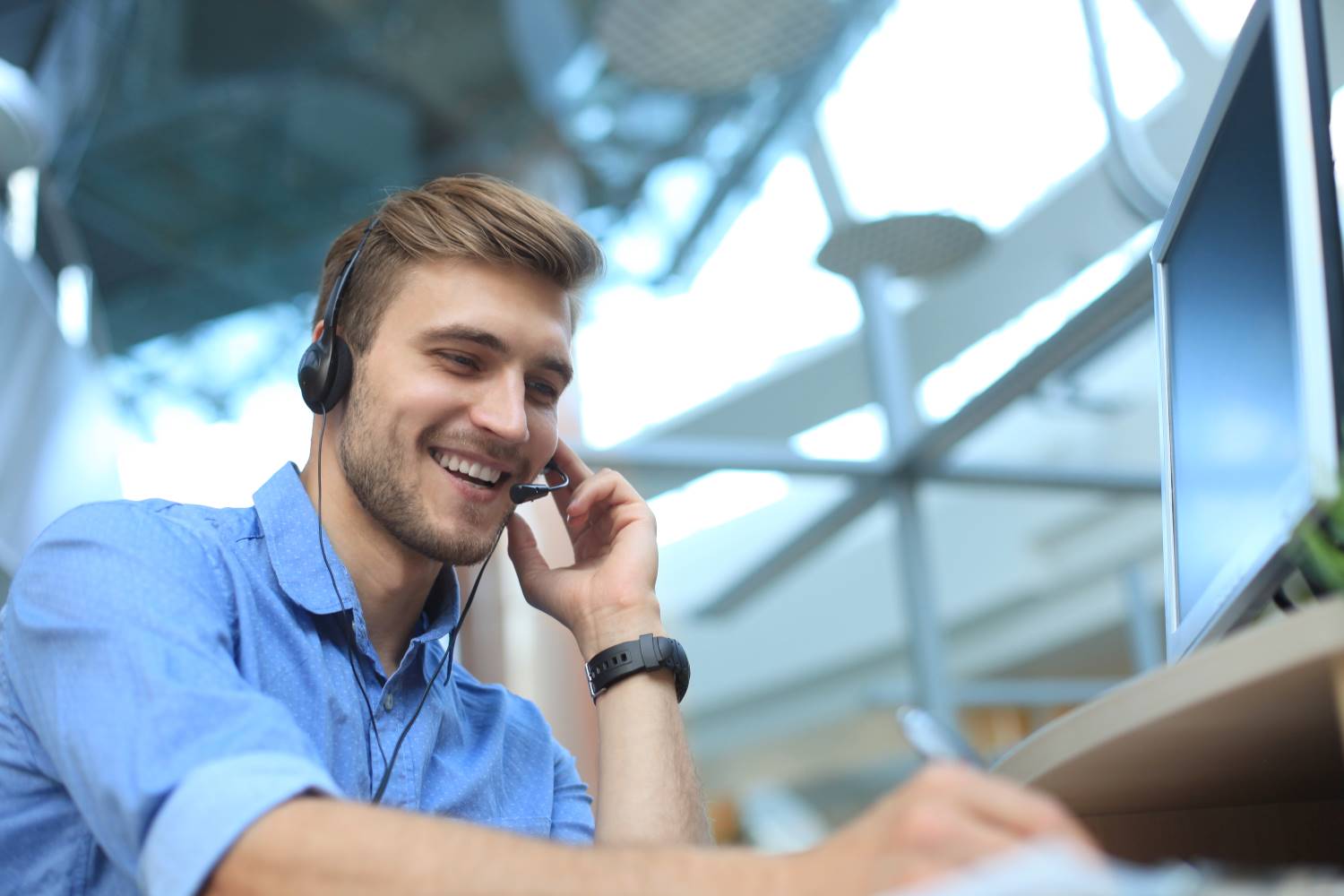 Caucasian_Male_Call_Center_Operator