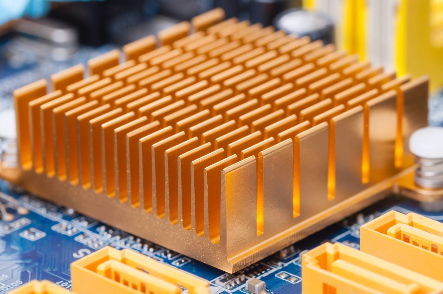 Copper_Heat_Sink_on_Motherboard_Closeup