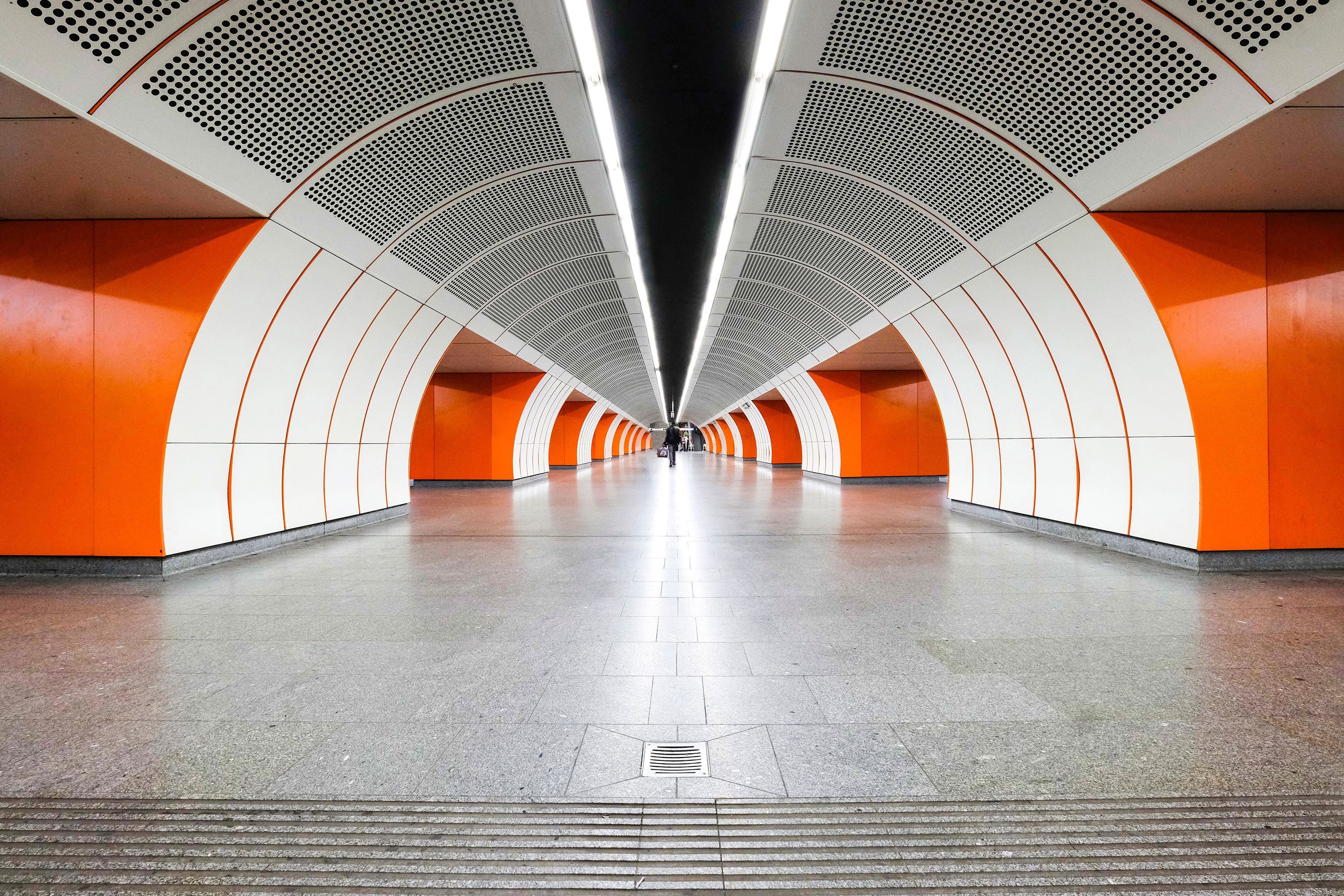 Subway_Tube_Walkway